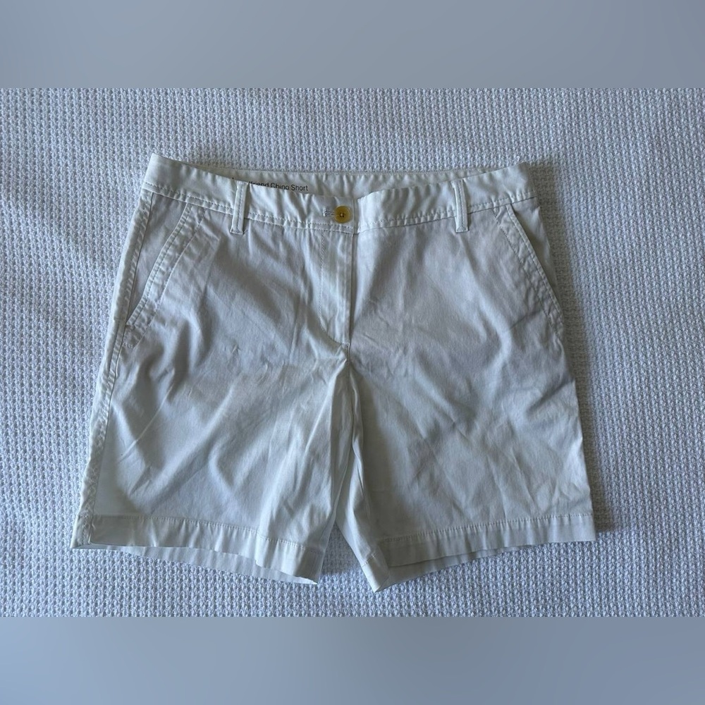 Talbots Women’s Cream Chino Shorts (Size 6)